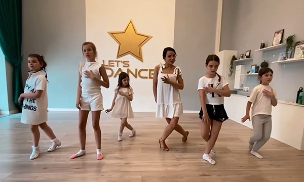 Закончилась первая смена детского лагеря Let's Dance